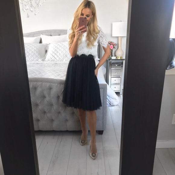 LAST ONE!!! Black Tulle Skirt With Elastic Band - Picture 2 of 8